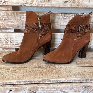 Woman’s Size 9 Fake Suede Leather Snake Belted Boots
